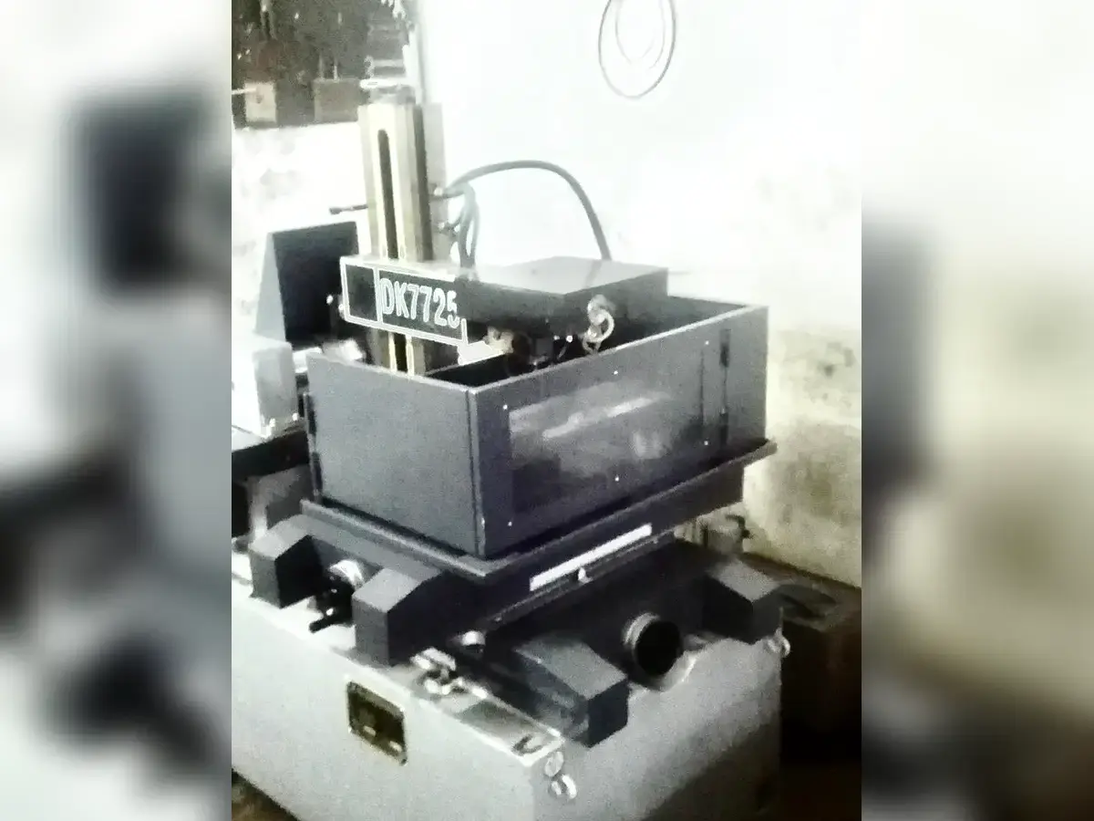 DK7725 EDM machine