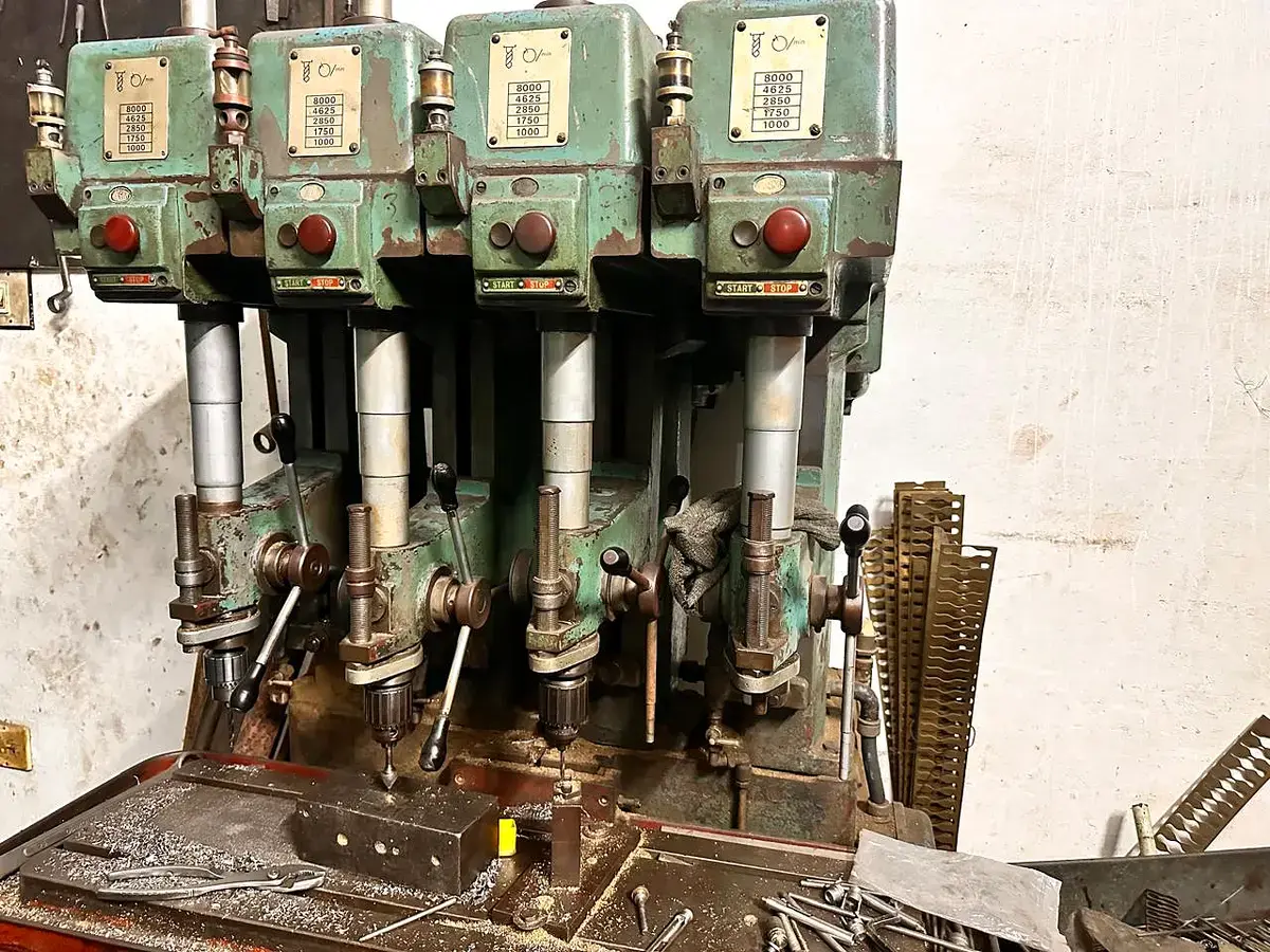 Multi-spindle drilling machine